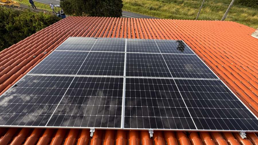 Placas solares limpias vistas desde arriba